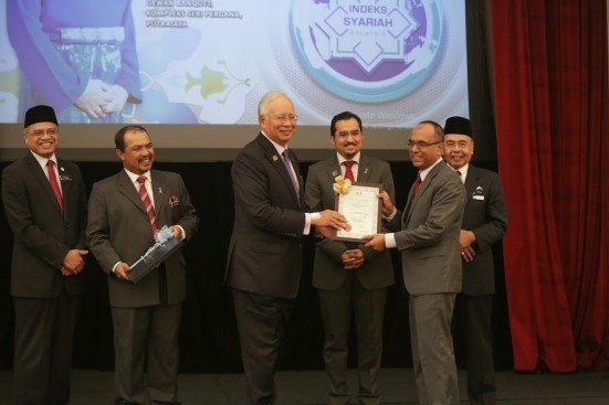 3 UTM Research Teams Feted by the YAB Prime Minister at the 2015 Malaysia Syariah Index Research Appreciation Ceremony
